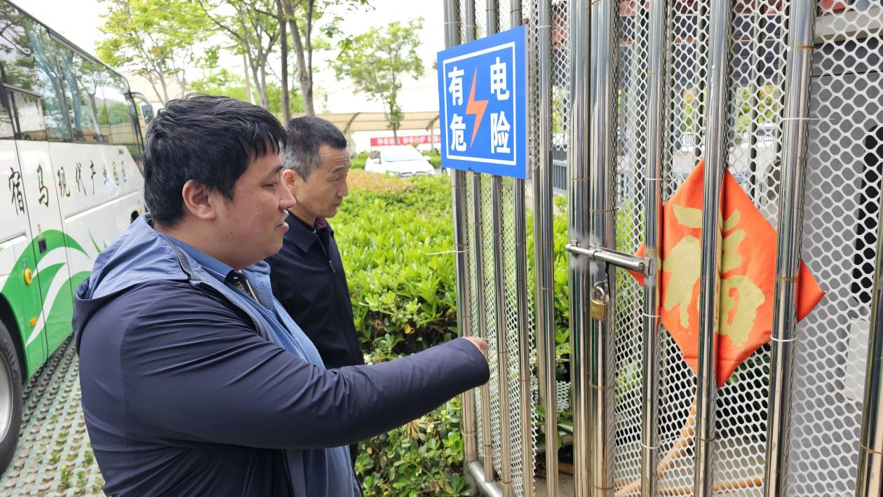 汽车公司开展节前车辆检查(图1)